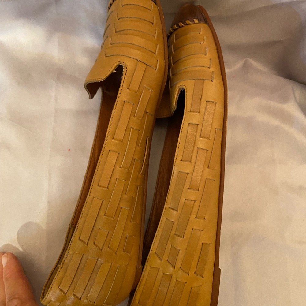 Dolce Vita Leather Tan Loafer with Bronze tip size 8M - Picture 2 of 16